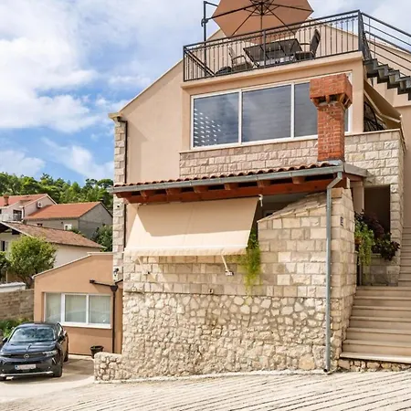 With 3 And Jacuzzi *