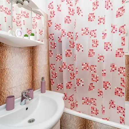 With 3 And Jacuzzi Апартаменты *